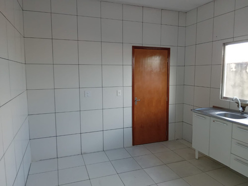 Duas Casas Germinadas Com 4 Cômodos, Garagem, Quintal E Lavanderia