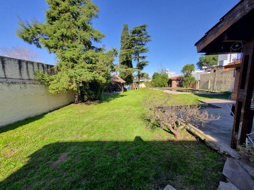 Casa 3 Ambientes. Con Piscina, Cochera Y Terreno De 889 M2. Zona Centrica General Rodriguez