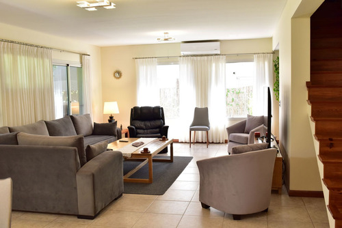 Casa Soñada.2 Plantas.3dorm.escrit.parque.pileta.