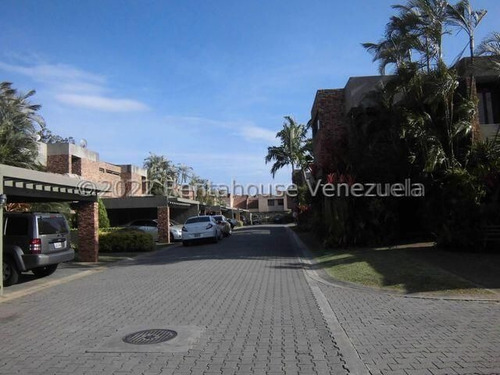 Leida Falcon 24-4508  Lf Ofrece En Venta Esta Extraordinaria Opcion En Conjunto Residencial Unico Con Solo 18 Townhouses, Pozo De Agua,, Planta Electrtica 100%, Seguridad Las 24 Horas