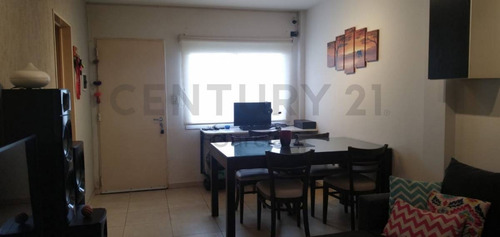 Imagen 2 de 13 de Venta De Ph 2 Ambientes En Castelar Con Cochera Y Patio