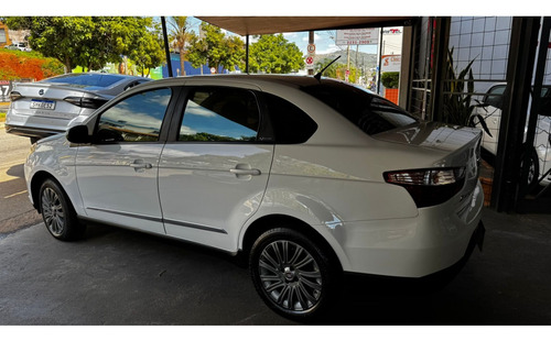 Fiat Grand Siena 1.6 MPI ESSENCE 16V FLEX 4P MANUAL