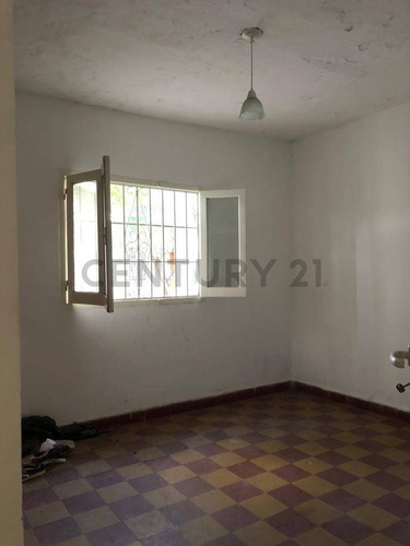 Venta De Casa De 3 Dormitorios En Barrio Escalante, Santa Fe.
