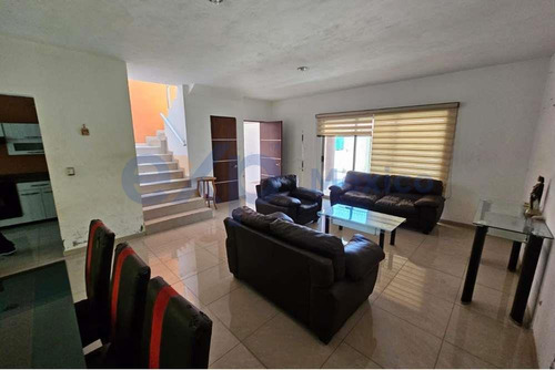 Beautiful House For Sale In The City Of Uruapan, Michoacã¡n With Excellent Location.