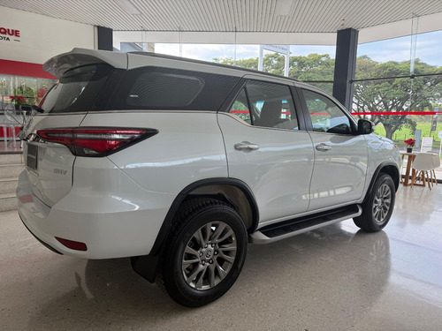 Toyota Fortuner 2.7 Srv Street Aut
