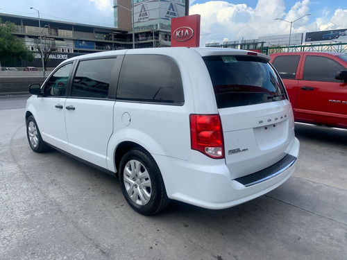 Imagen 4 de 12 de Dodge Grand Caravan Se 6 Cil 3.3l Ta 7p 2018 178/21