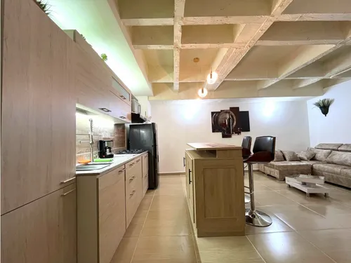 Venta Edificio En Laureles Ideal Para Airbnb, Con Suites Y Terraza