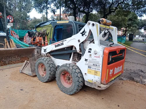 Vendo 2 Bobcat Con Martillos Y Un Brazo Excavador