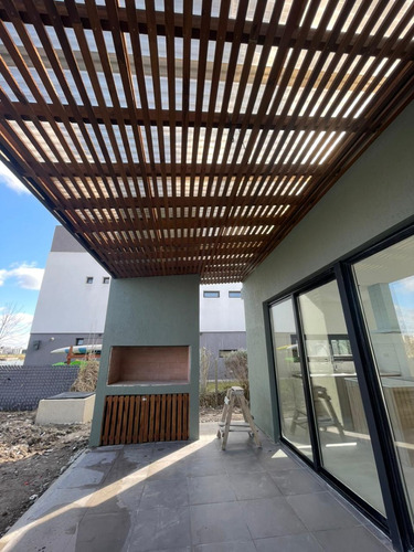 Casa En Venta Barrio San Sebastián - Barrio Privado Zona Norte - Entrega Inmediata - Dueño Directo Sin Comisión.