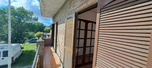 Alquiler Ph 3 Ambientes Al Frente Con Balcón, Monte Grande,buen Estado.