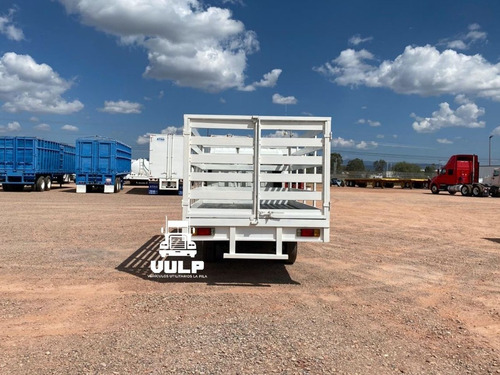 Isuzu Elf 200. Estacas. 2015