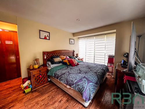 Gran Comodidad Y Ubicación, 4d+3b+servicios+piscina.