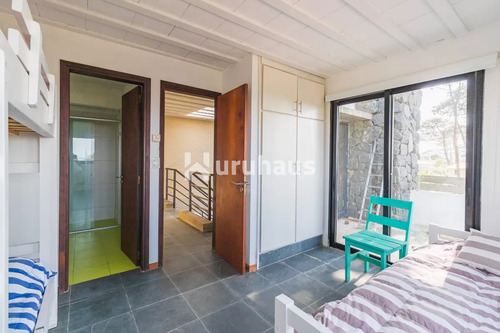 Venta Casa Cinco Dormitorio Montoya