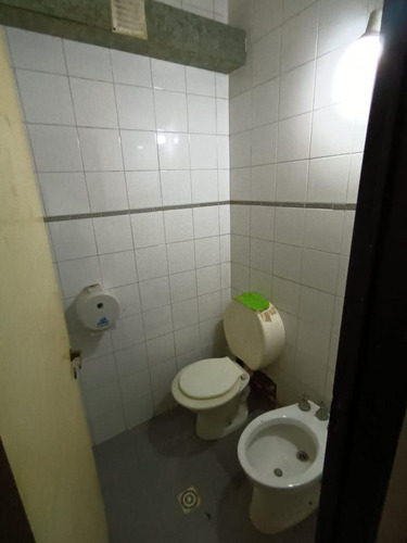 Gran Local En Venta Barrio Centro Sobre Av Gral Paz Esq. Rioja - 25 Mts De Doble Vidriera, Recibo Menor