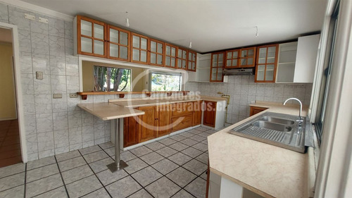Excelente Casa En Venta De 5 Dormitorios En Santo Domingo