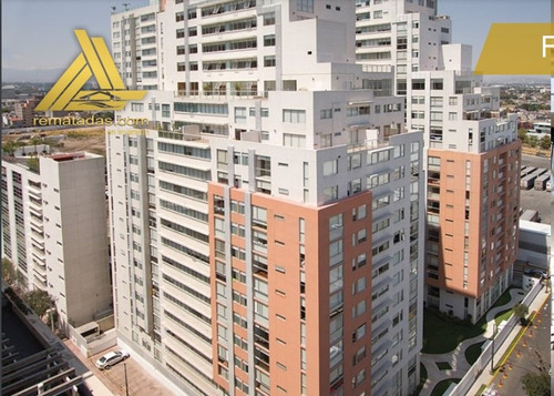 Oportunidad Para Invertir En Hermoso Y Amplio Penthouse De Remate Bancario.