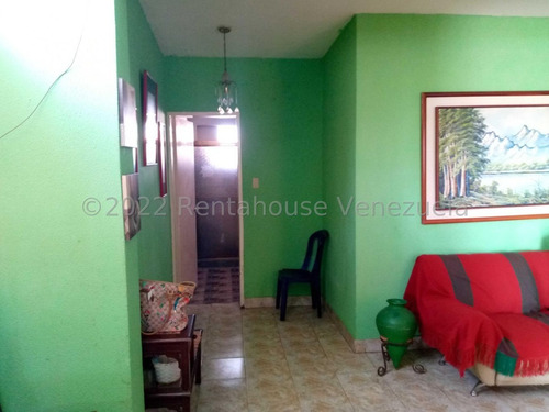 Imagen 4 de 9 de Muy Fresco Y Buena Zona Residencial En Punto Fijo