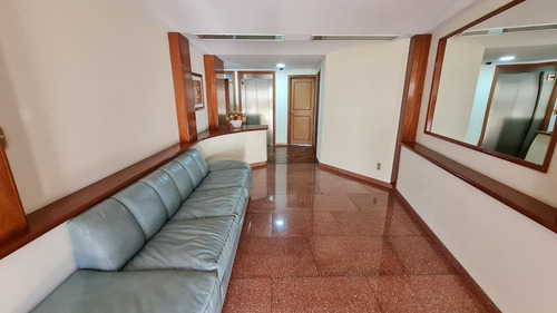 Imagen 3 de 30 de Vende Apartamento 3 Dormitorios, 2 Baños Y Garaje X 2 - Frente A La Rambla