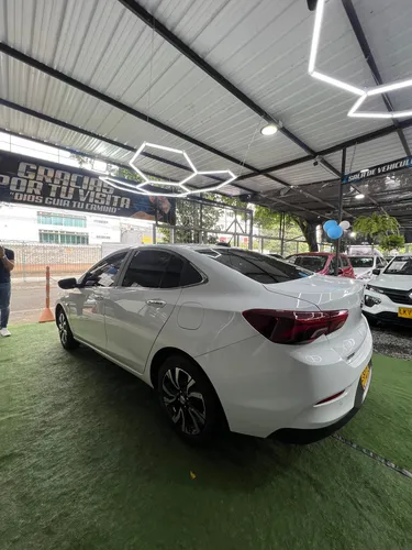 Chevrolet Onix 1.0T Premier Sedan At