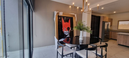 Casa En Venta, Ubicada En Colonial, Tijuana