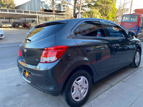 Imagen 3 de 9 de Chevrolet Onix 2018 1.4 Joy Ls + 98cv