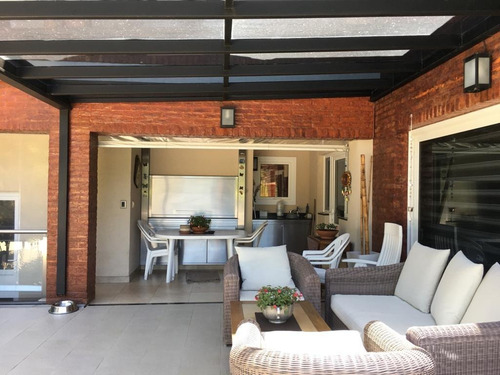 Imagen 5 de 14 de Casa A La Venta En Saint Thomas,canning.