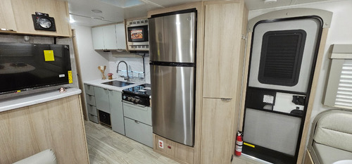 Trailer Importado Winnebago 2225rl 0km - Y@w2