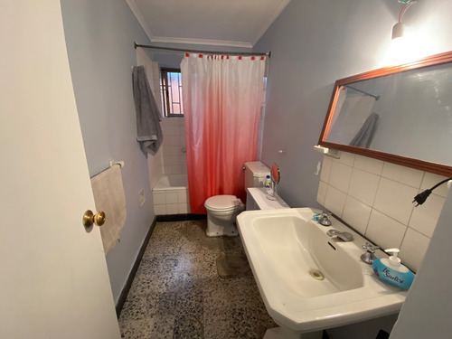Perfecta Para Remodelación Calle Montenegro