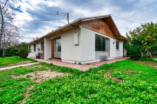 Casa Con Gran Terreno En Los Dominicos