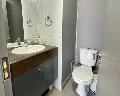 Arriendo Oficina Con Ubicación Cercano A Metro Manquehue.