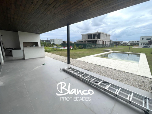 Casa En Venta En Carpinchos, Nordelta, Tigre