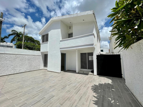 Imagen 1 de 12 de Renta Casa Para Oficina, Consultorios - Itzimna