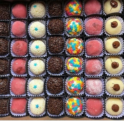 Imagem 1 de 3 de Salgados E Doces Para Festa
