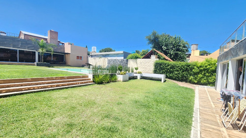 Casa 4 Dormitorios, Pileta , Jardin , Cerca Del Centro