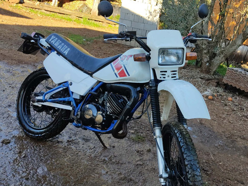 Imagem 2 de 4 de Yamaha Dt 180