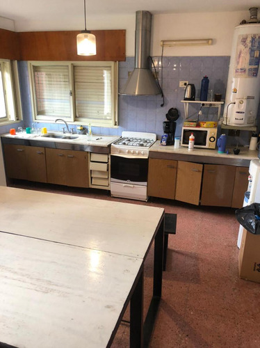 Casa En Los Boulevares- Los Hungaros 4494-tres Dormitorios Y Departamento Independiente