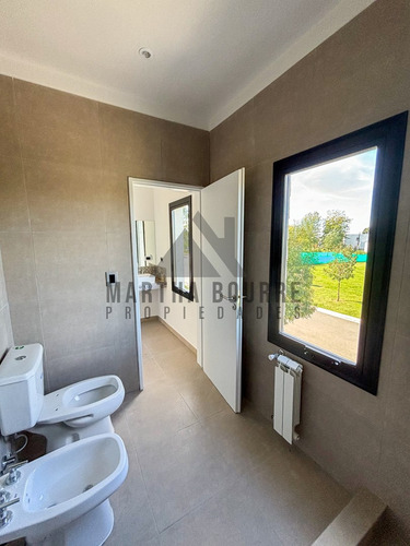 Casa En Venta En Santo Tomas, Pilar, G.b.a. Zona Norte