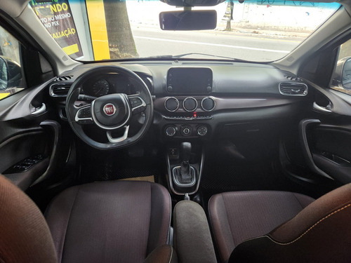 Fiat Cronos 1.8 Precision 16v Flex Aut. 4p