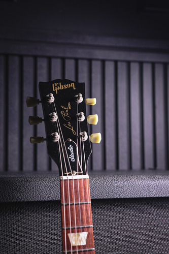 Guitarra Gibson Les Paul Studio - Ebony Black - 2012 Destro Preto Rosewood (Usado)