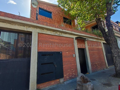 Casa Comercial En Venta En Los Chaguaramos  24-17661   Lsig