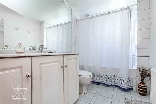 Casa En Venta De 6 Dorm. En Las Condes