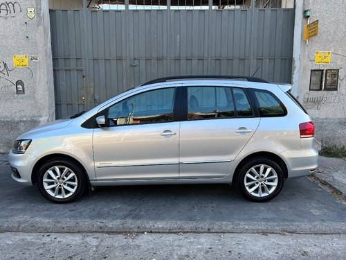 Imagen 20 de 25 de Volkswagen Suran Highline 1.6 16v Caja De Sexta 2015 / Nueva