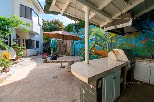 Casa De Lujo En Venta En Ajijic Con Alberca Y Terraza Con Vista A La Laguna