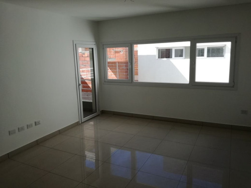 Imagen 7 de 15 de Vendo Excelente Departamento 2 Dormitorios. Con Quincho Y Piscina. Cochera
