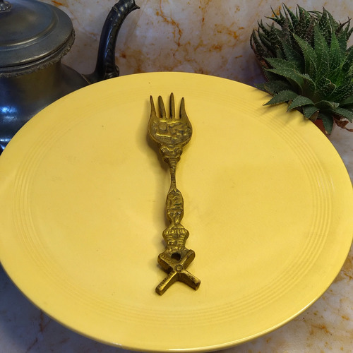 Tenedor Cubierto Decorativo De Bronce (Usado)