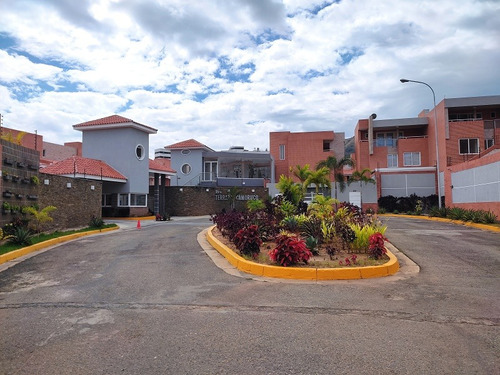 Townhouse De 3 Niveles En Terrazas De Camoruco, Valles De Camoruco, Valencia Edo. Carabobo (obra Blanca)jgcs