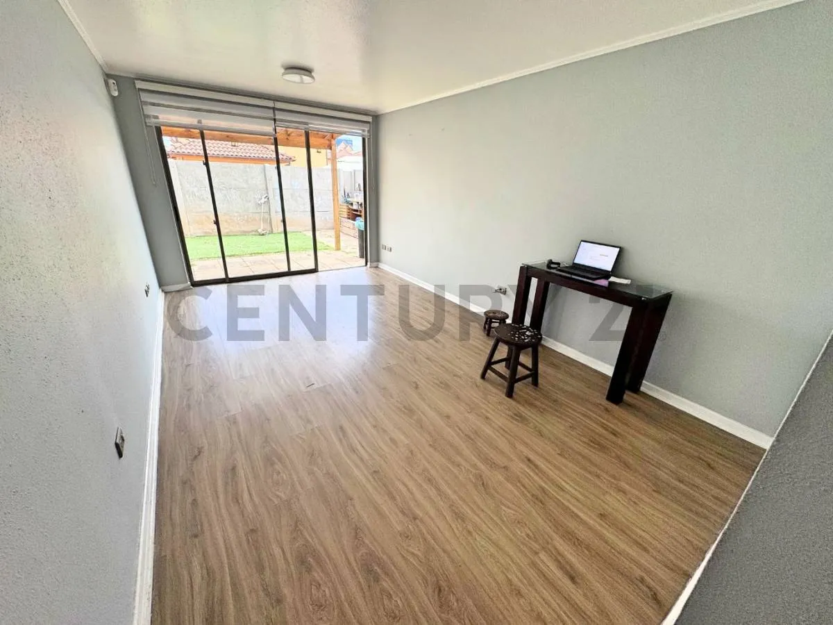 Imagen 3 de 26 de Se Vende Casa De 3 Dormitorios Y 3 Baños En Ulriksen