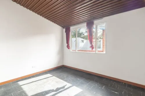 Casa En Venta En La Esmeralda. Cod V15539
