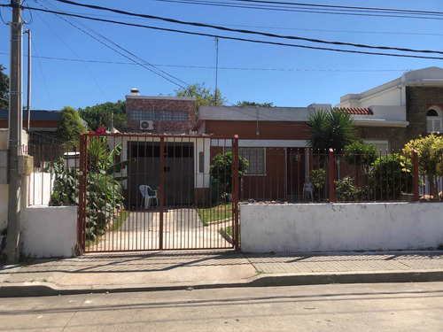 Vendo Casa 3 Dormitorios , 2 Baños , Entrada Independiente