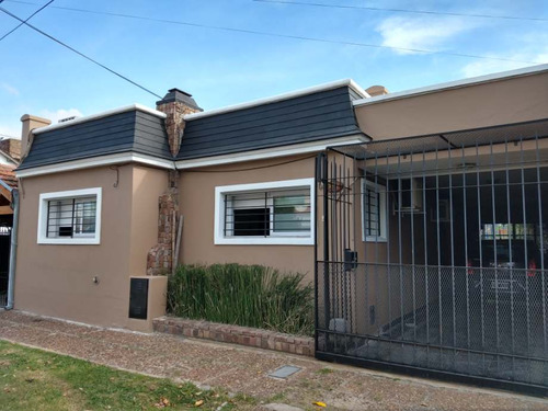 Casa En Venta En Castelar Sur